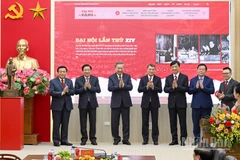 Tổng Bí thư Tô Lâm cùng các đại biểu thực hiện nghi thức ra mắt Trang thông tin điện tử chuyên đề Đảng Cộng sản Việt Nam-Đại hội XIV.