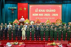 Chủ tịch nước Lương Cường với các đồng chí lãnh đạo Bộ Quốc phòng, Học viện Quốc phòng và đại biểu tại lễ khai giảng.