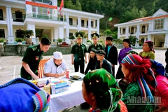 Đồn biên phòng Lũng Cú luôn đề cao công việc y tế với dân bản.