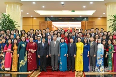 Tổng Bí thư Tô Lâm cùng các đại biểu tại buổi gặp mặt.