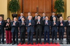 Chủ tịch nước Lương Cường với các đại biểu tại phiên họp.