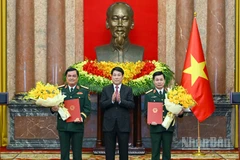 Chủ tịch nước Lương Cường trao Quyết định thăng quân hàm Thượng tướng cho Phó chủ nhiệm Tổng cục Chính trị Quân đội nhân dân Việt Nam Đỗ Xuân Tụng và Chính ủy Học viện Quốc phòng Đỗ Văn Bảnh.