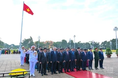 Tổng Bí thư Tô Lâm, Chủ tịch nước Lương Cường, Thủ tướng Phạm Minh Chính, Chủ tịch Quốc hội Trần Thanh Mẫn cùng các đồng chí lãnh đạo Đảng, Nhà nước, đại biểu Quốc hội thành kính tưởng nhớ Chủ tịch Hồ Chí Minh.