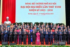 Các đồng chí lãnh đạo, nguyên lãnh đạo Đảng, Nhà nước và đại biểu tại Đại hội đại biểu Đảng bộ thành phố Hà Nội lần thứ XVIII, nhiệm kỳ 2025-2030. (Ảnh: THỦY NGUYÊN)