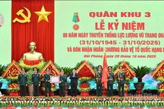 Chủ tịch nước Lương Cường trao Huân chương Bảo vệ Tổ quốc hạng Nhất tặng Lực lượng vũ trang Quân khu 3.