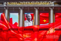 Khoảnh khắc tái hiện ngày 2/9/1945, tại Quảng trường Ba Đình, Hà Nội, Chủ tịch Hồ Chí Minh đã đọc bản Tuyên ngôn Độc lập, khai sinh nước Việt Nam Dân chủ Cộng hòa.