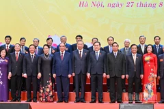 Tổng Bí thư Tô Lâm cùng các đồng chí lãnh đạo, nguyên lãnh đạo Đảng, Nhà nước và các đại biểu tại buổi gặp mặt.