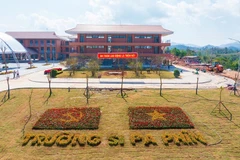 Trường Liên cấp Si Pa Phìn hoàn thành đưa vào sử dụng đem lại điều kiện học tập, ăn, ở tốt hơn cho 1.013 học sinh là con em đồng bào các dân tộc ở xã biên giới Si Pa Phìn.