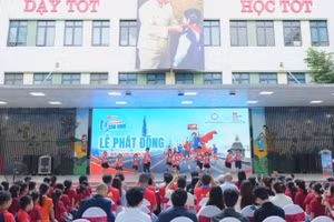 Quang cảnh lễ phát động chiến dịch.