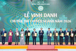 Lễ vinh danh chuyên gia, người tài năng năm 2026 của Bệnh viện Bạch Mai.