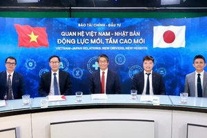 Các diễn giả tham dự tọa đàm.