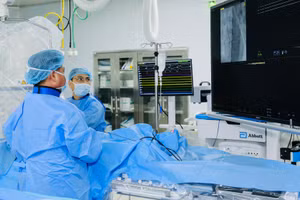 Can thiệp triệt đốt nhịp nhanh cho người bệnh.