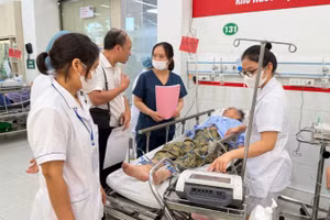 Tiếp nhận cấp cứu cho bệnh nhân tại Trung tâm cấp cứu A9.