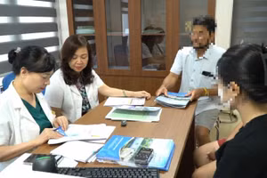 Bác sĩ tư vấn chuyên sâu cho các cặp vợ chồng vô sinh, hiếm muộn.