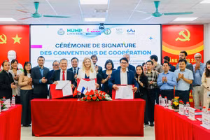 Quang cảnh buổi lễ ký kết các thoả thuận hợp tác.
