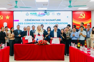 Quang cảnh buổi lễ ký kết các thoả thuận hợp tác.