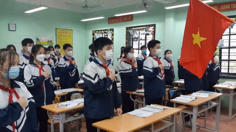 Học sinh lớp 9 trên địa bàn huyện Đan Phượng, Hà Nội đi học trở lại. (Ảnh tư liệu chụp ngày 22/11/2021)