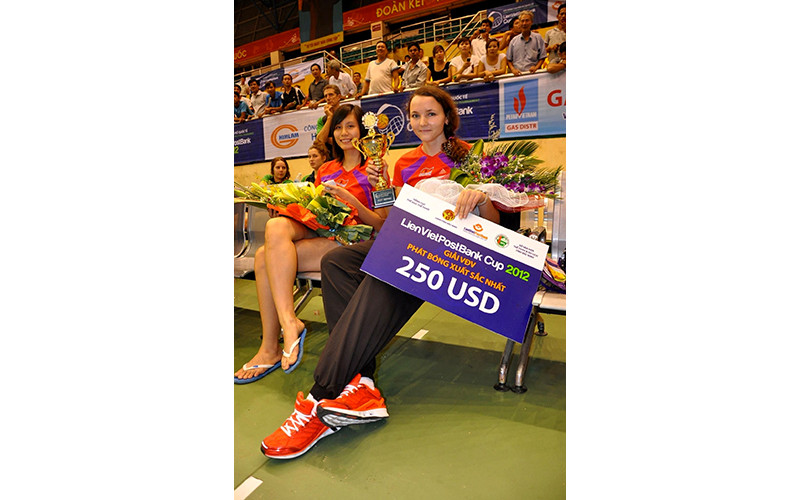 Trước đây, cầu thủ chủ công Katya Martynova (Nga) từng thi đấu thành công cho các câu lạc bộ bóng chuyền Việt Nam.