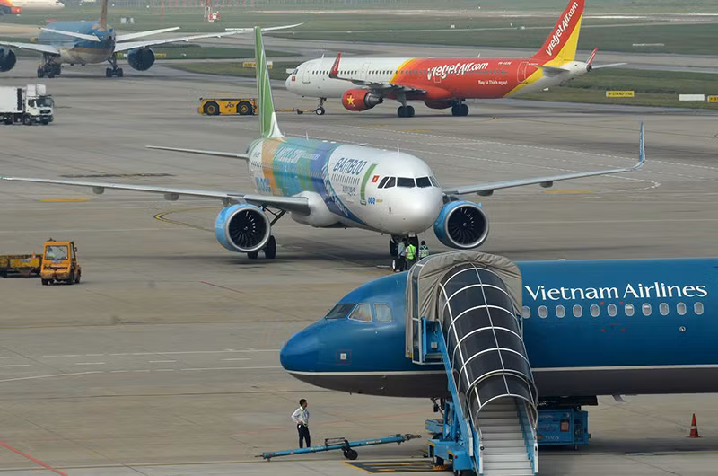 Máy bay của các hãng hàng không tại sân bay quốc tế Nội Bài. 