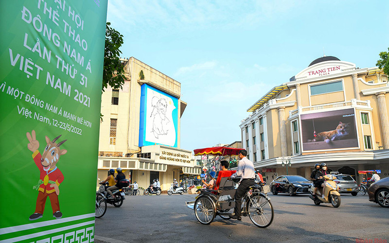 Các tuyến phố trang hoàng chào đón SEA Games 31.