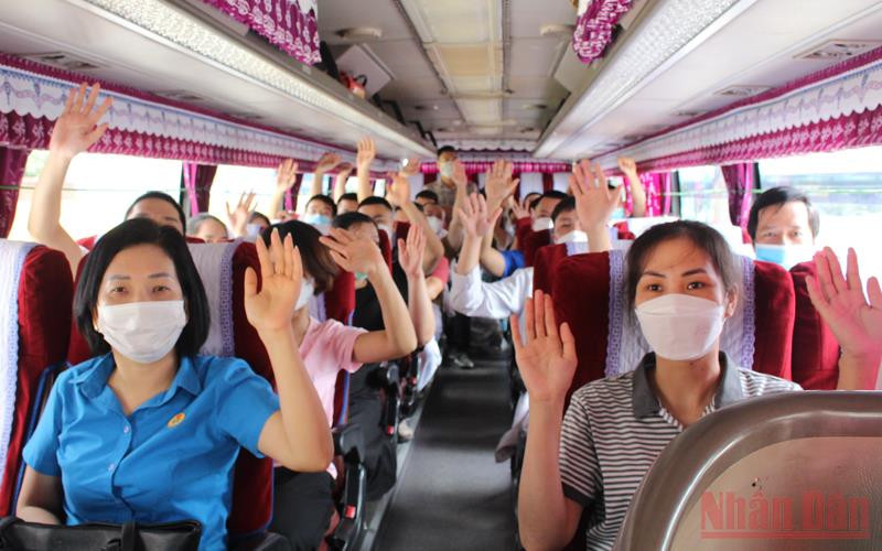 Đoàn y tế tỉnh Phú Thọ lên đường hỗ trợ TP Hồ Chí Minh chống dịch Covid-19.