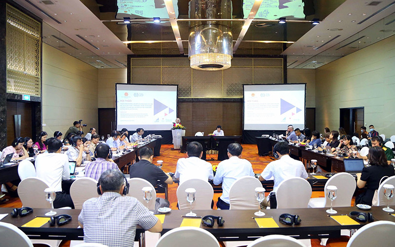 Hội thảo Nhận diện những vấn đề về chính sách xã hội để thúc đẩy phát triển bao trùm, toàn diện, hướng tới bảo đảm an sinh xã hội toàn dân, không bỏ ai lại phía sau. (Ảnh GIÁP TỐNG)