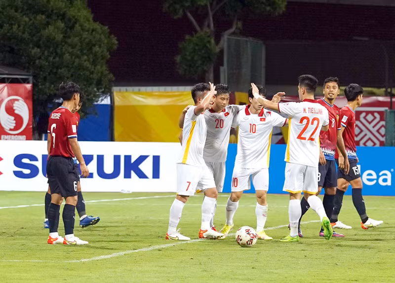 Đội tuyển Việt Nam thắng Lào với tỷ số 2-0 nhờ bàn thắng của Công Phượng và Phan Văn Đức. 