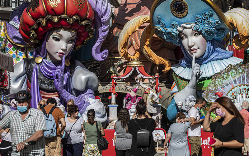 Đây là một trong những lễ hội lửa độc đáo và hoành tráng nhất tại “xứ sở bò tót.