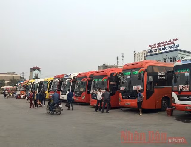 Hà Nội tạm dừng vận tải hành khách công cộng đến 14 tỉnh, thành phố từ hôm nay