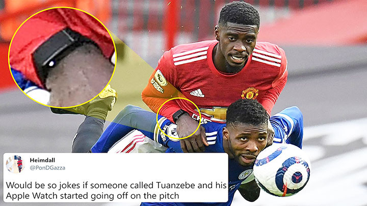 Tuanzebe đeo đồng hồ đá bóng?