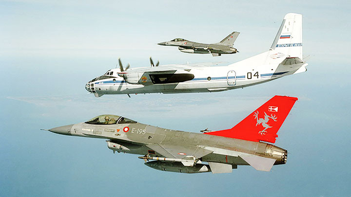 Một chuyến bay giám sát của Nga và Đan Mạch trong khuôn khổ Hiệp ước bầu trời mở. Ảnh: OSCE