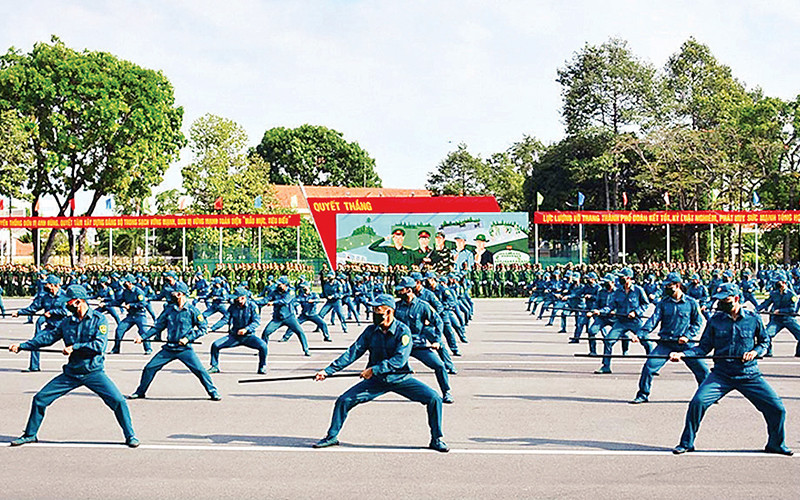 Dân quân thành phố Hồ Chí Minh đồng diễn trong lễ ra quân huấn luyện năm 2022. (Ảnh HỒNG GIANG)