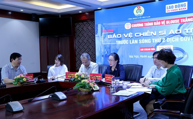 Các đại biểu tham gia tọa đàm sáng 5-8.