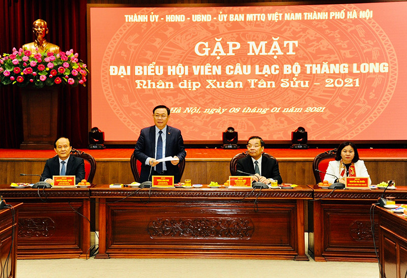 Đồng chí Vương Đình Huệ, Ủy viên Bộ Chính trị, Bí thư Thành ủy phát biểu tại buổi gặp mặt. Ảnh: DUY LINH