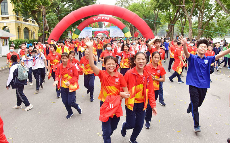 Gần 2.600 vân động viên tham hưởng ứng gia giải chạy.
