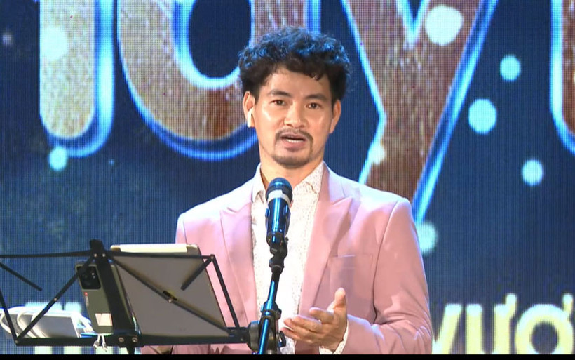 Nghệ sĩ Xuân Bắc trong chương trình nghệ thuật trực tuyến "Cháy lên" kết nối 5 Nhà hát của Bộ Văn hóa, Thể thao và Du lịch.