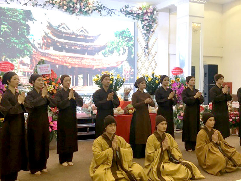 Các nghệ sĩ biểu diễn tại lễ khởi công vở diễn.