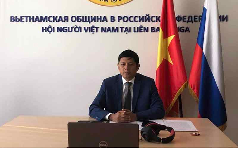 Giám đốc Quỹ Hỗ trợ hợp tác Nga - Việt “Truyền thống và hữu nghị” Nguyễn Quốc Hùng phát biểu từ đầu cầu Moskva, LB Nga. 