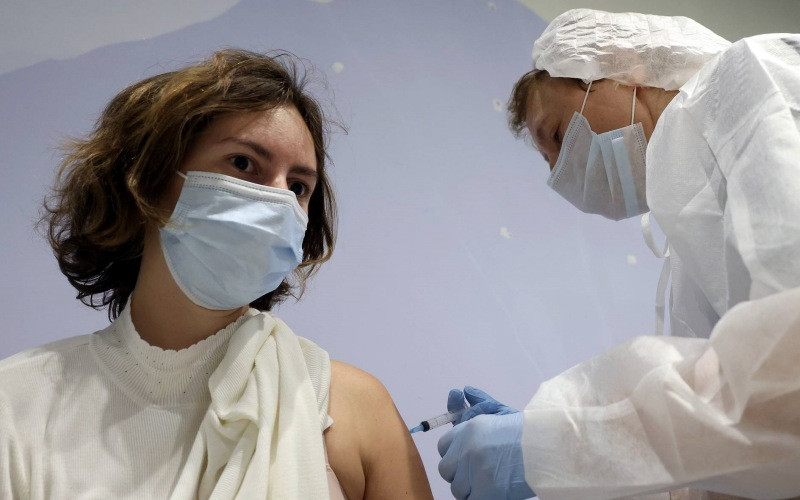 Nga nỗ lực đẩy nhanh chiến dịch tiêm phòng Covid-19. (Ảnh: TASS)