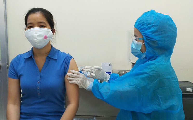 Tiêm ngừa vaccine Covid-19 cho người dân phường An Bình, quận Ninh Kiều, TP Cần Thơ.