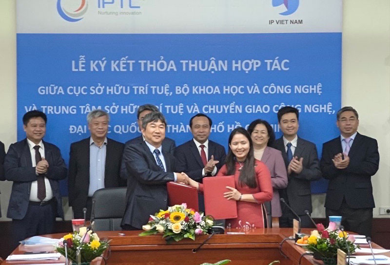 Lễ ký kết thỏa thuận hợp tác giữa Cục Sở hữu trí tuệ và Trung tâm Sở hữu trí tuệ và chuyển giao công nghệ.