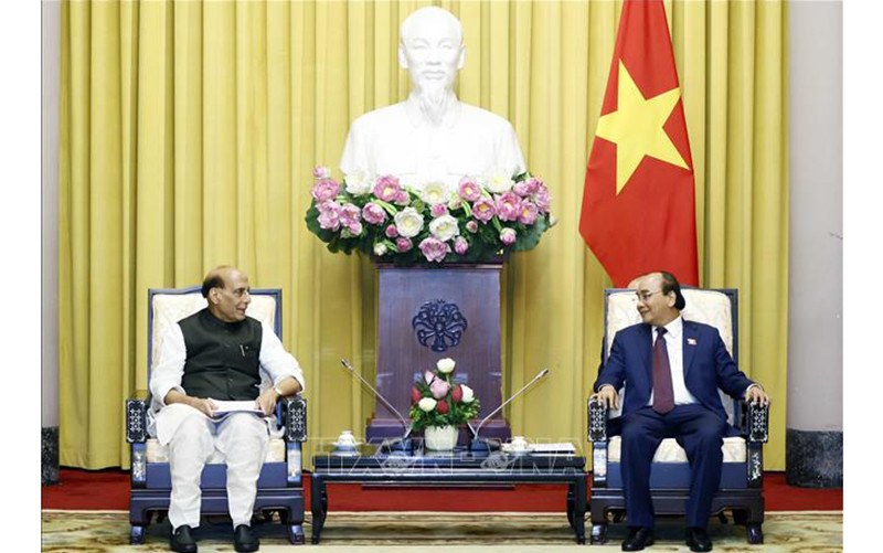 Chủ tịch nước Nguyễn Xuân Phúc tiếp Bộ trưởng Quốc phòng Cộng hòa Ấn Độ Rajnath Singh. (Ảnh: Thống Nhất/TTXVN)