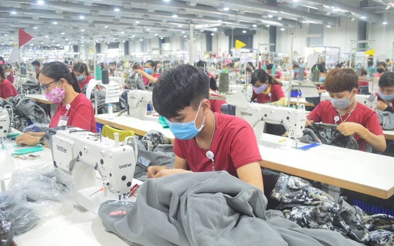 Quảng Ngãi cam kết đồng hành cùng doanh nghiệp đẩy mạnh sản xuất, kinh doanh trong bối cảnh phòng, chống dịch bệnh. 