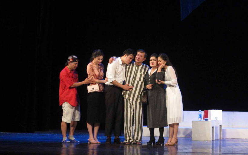 Cảnh kết gây xúc động khi gia đình ông Lực gặp lại nhau. (Ảnh: Đào Anh)