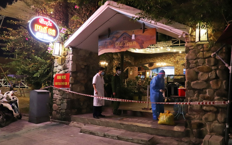 Quán cà-phê Old Town (Hạ Long) đã được phong tỏa theo quy định.