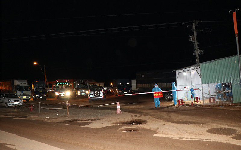 Sự việc gây kẹt xe kéo dài hàng chục km tại chốt kiểm soát Covid-19 Sao Mai, nối giữa hai tỉnh Gia Lai và Kon Tum.