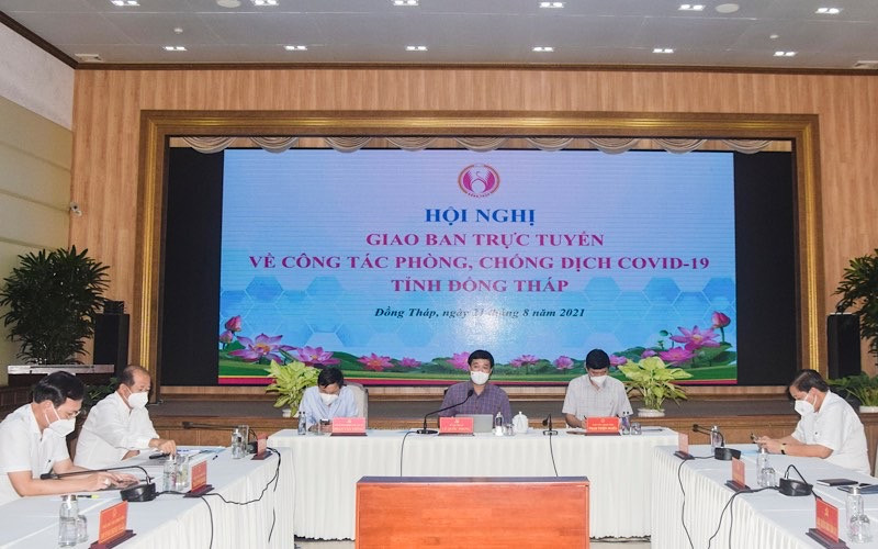 Bí thư Tỉnh ủy Đồng Tháp Lê Quốc Phong phát biểu tại hội nghị giao ban tối 21/8.