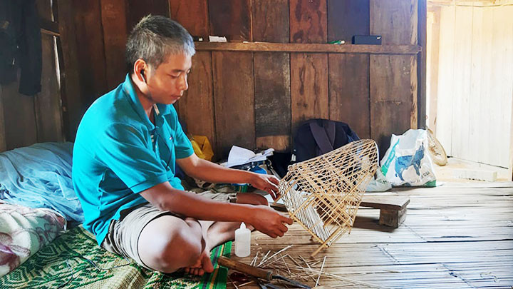 KTS Đinh Bá Vinh và mô hình nhà Quật.