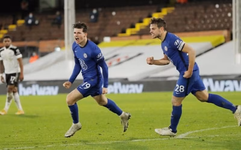 M. Mount (trái) ghi bàn thắng duy nhất cho Chelsea