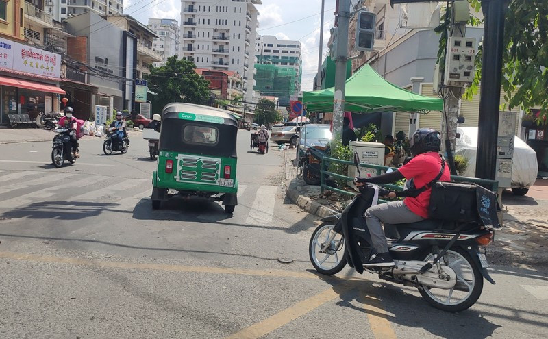 Người dân ở Thủ đô Phnom Penh khôi phục nhiều hoạt động khi dịch Covid-19 dần được kiểm soát.